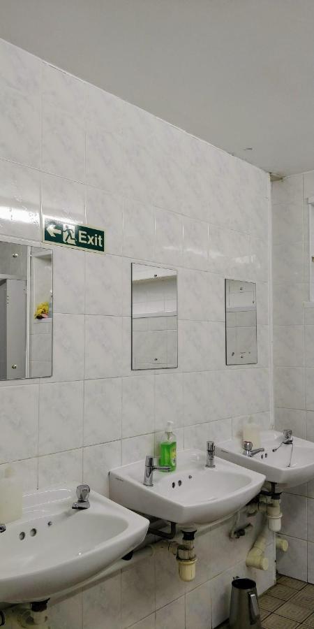 Y Doc At World Horizons Community Hub Hostel Llanelli Ngoại thất bức ảnh